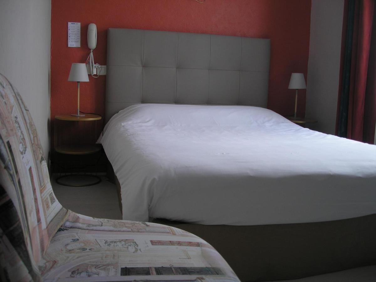 Pontchâteau Auberge Du Calvaire מראה חיצוני תמונה